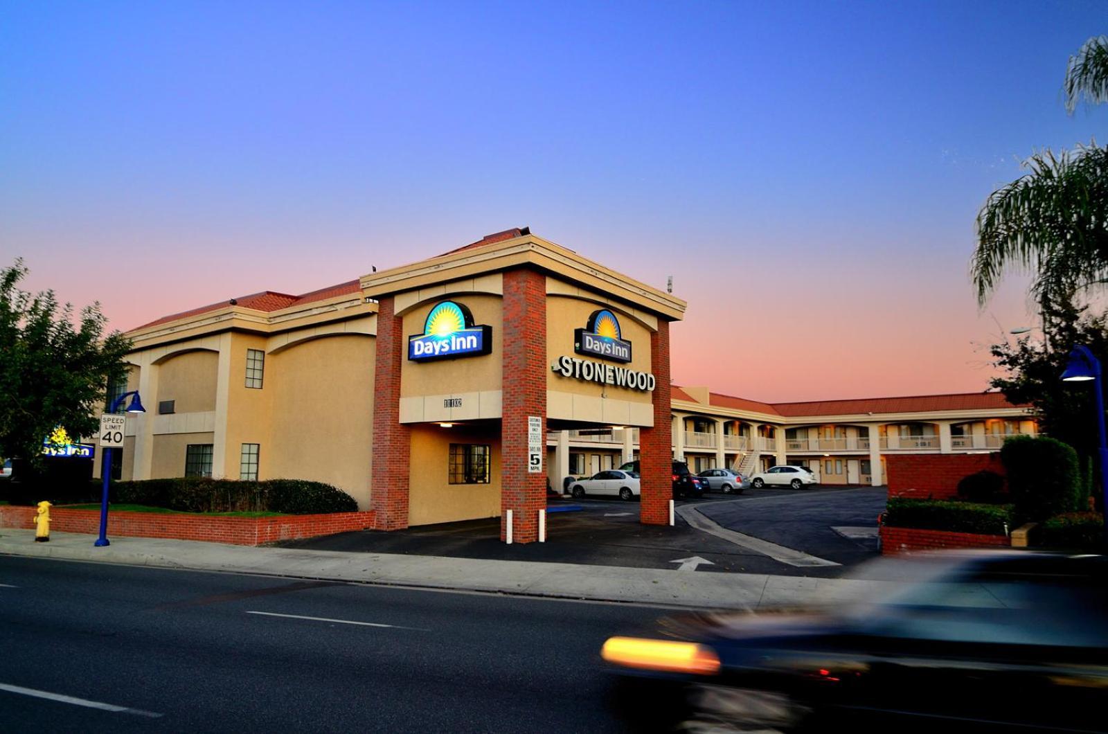Days Inn By Wyndham Downey Exterior photo