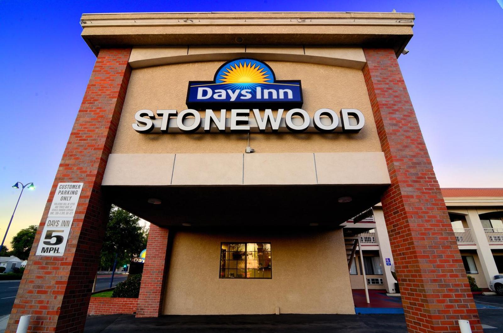 Days Inn By Wyndham Downey Exterior photo