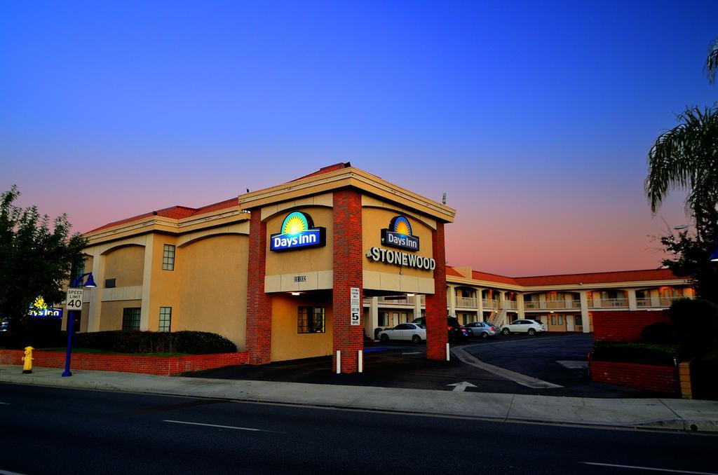 Days Inn By Wyndham Downey Exterior photo